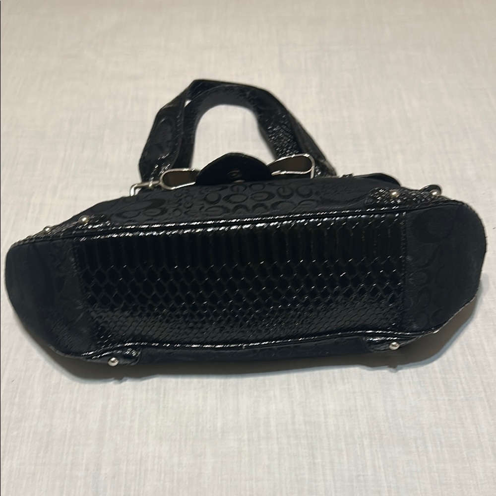 Vintage Guess Elegant Black Women's Handbag - Picture 7 of 13